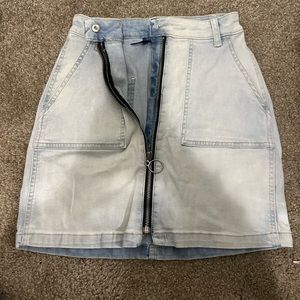 Light wash zip skirt